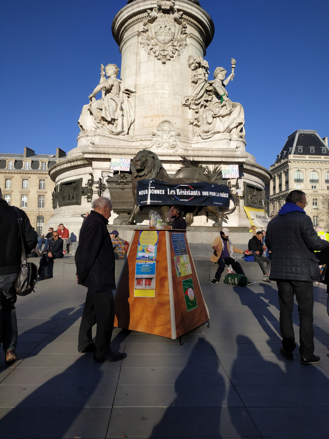 Pyramide à la République (Paris) (2)