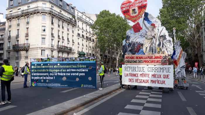 Paris 1er Mai Banderole des Pèlerins d'Arès