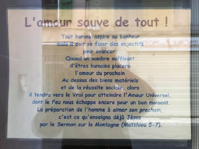 Affichage sur vitrine à Gap