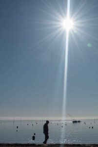 Soleil-Bâton de Lumière au-dessus d'Arès,photo de Christine M.-J., novembre 2020 