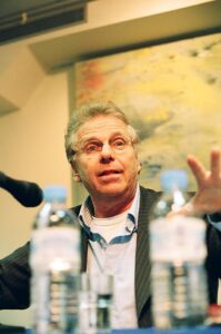 Photo&nbsp;: Kenji-Baptiste OIKAWA, Paris february 2006, Wikimedia