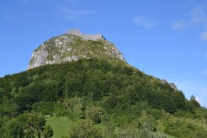 The "pog" of Montségur (near Foix, Ariège, France), a place of Cathari's heroic resistance. In 1244, at the foot of this rock, more than 220 Cathari, male and female, who declined to convert to the catholic faith, were "burnt in a pale and stake enclosure... where they passed away to the fire of Tartarus."(Photo&nbsp;: Lucas Destrem, Wikimedia)