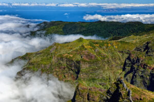 The rugged rocky paths towards the Heights(Photo&nbsp;: Yves Alarie, Unsplash)